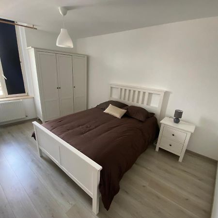 Joli appartement avec parking gratuit sur place Givet Extérieur photo