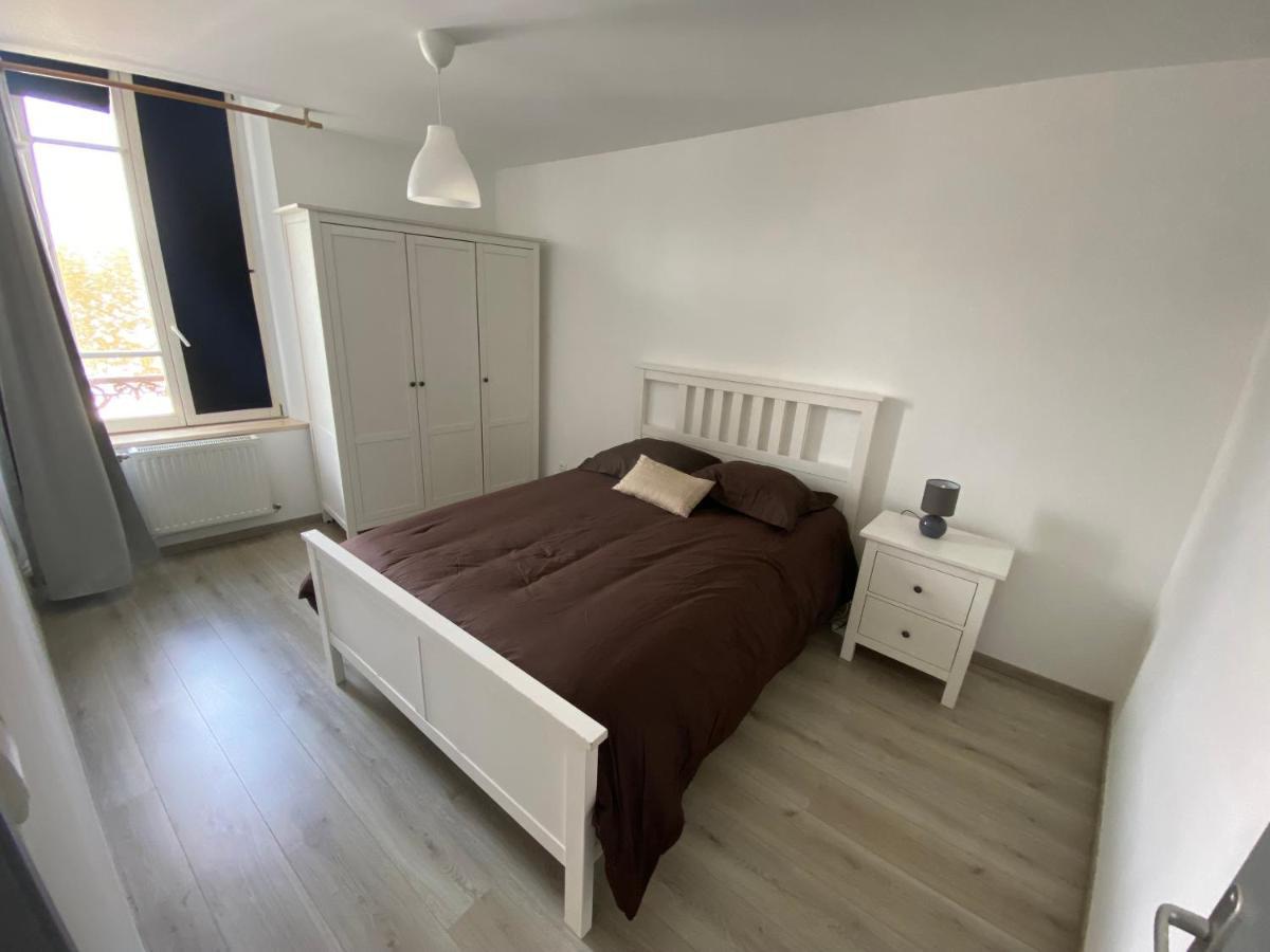 Joli appartement avec parking gratuit sur place Givet Extérieur photo